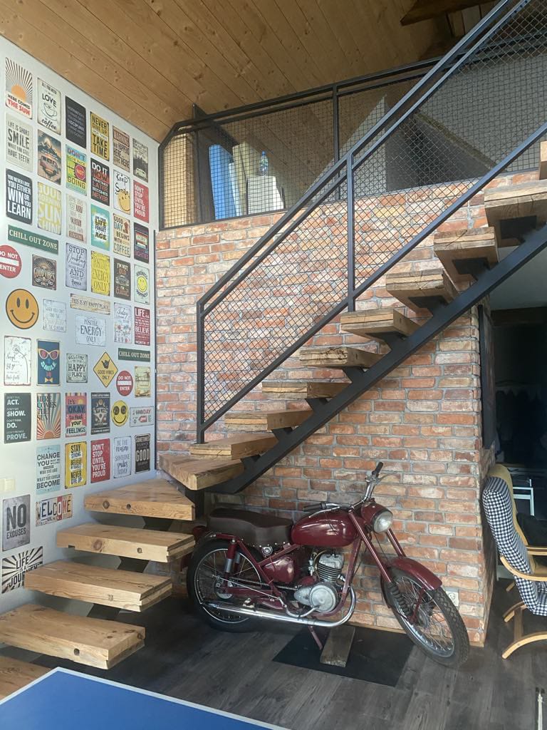 Schody centralne główne